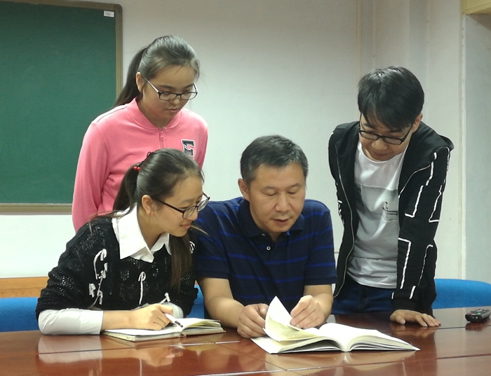 黄风林 指导研究生学习 - 副本.jpg